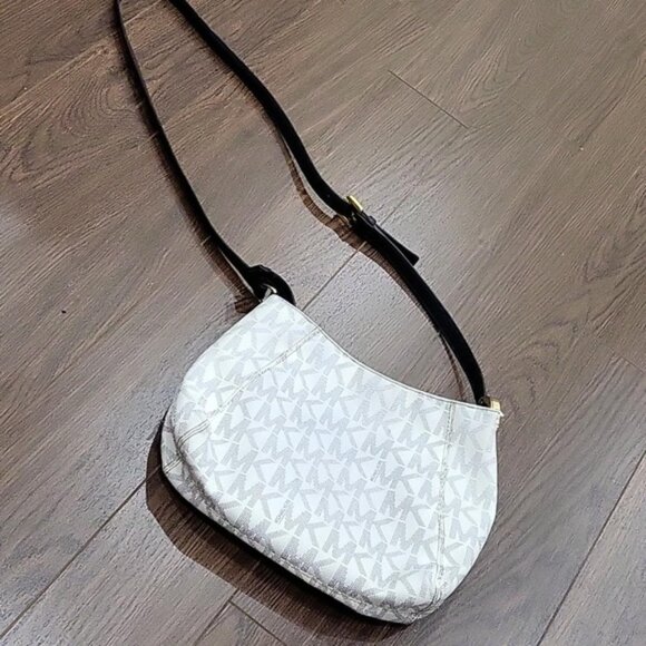 Michael Kors Cross Body Bag - Picture 2 of 7